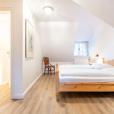 Friesenhaus Kaeptn Hahn Hausteil 03 Holiday home Westerland